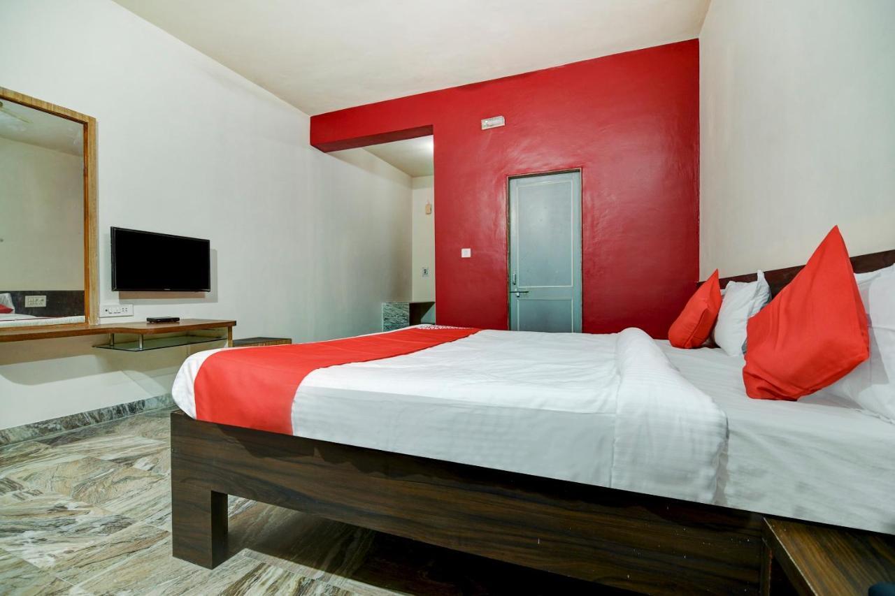 Oyo 65247 Hotel Akshay Garden Ширді Екстер'єр фото