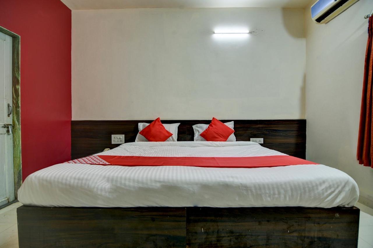 Oyo 65247 Hotel Akshay Garden Ширді Екстер'єр фото